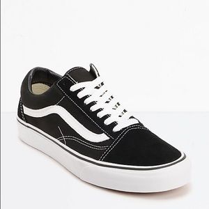 (Now closed) LF: Well Worn Vans Old Skool w/ Odor